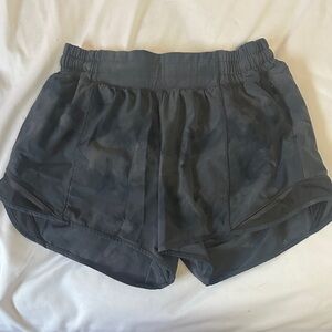 lululemon athletica Hotty Hot Low-Rise Lined Short 4”